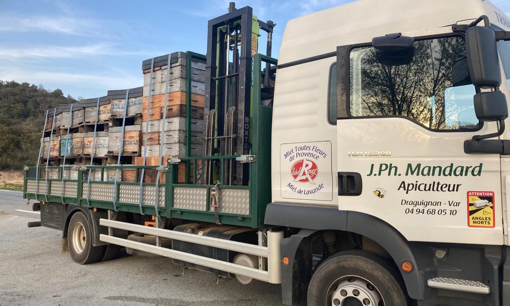 Le camion de transhumance de la Miellerie Mandard
